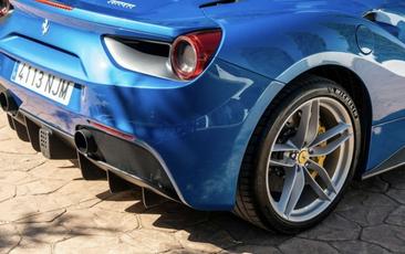 Ferrari 488 Spider — photo 17