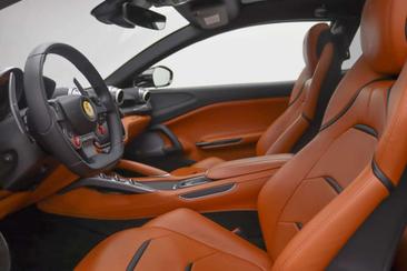 Ferrari GTC4Lusso — photo 8