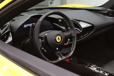 Ferrari SF90 Spider — photo 23
