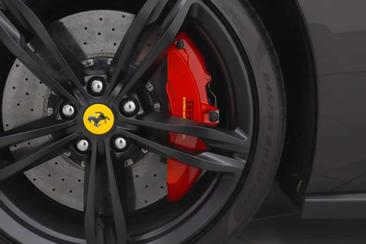 Ferrari GTC4Lusso — photo 36