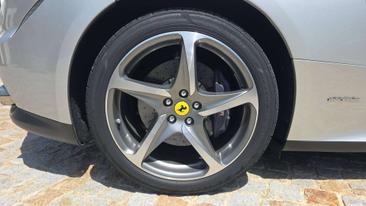 Ferrari FF — photo 15