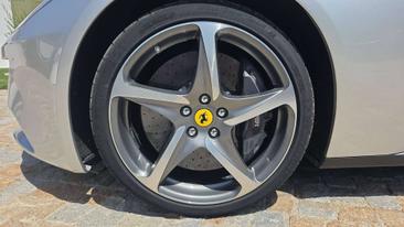 Ferrari FF — photo 17