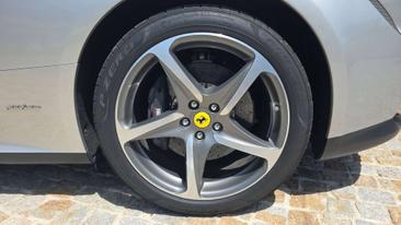 Ferrari FF — photo 18