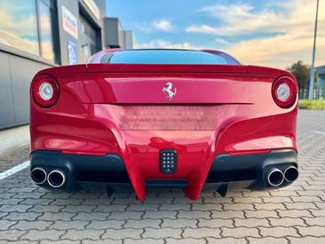 Ferrari F12 Berlinetta — photo 10