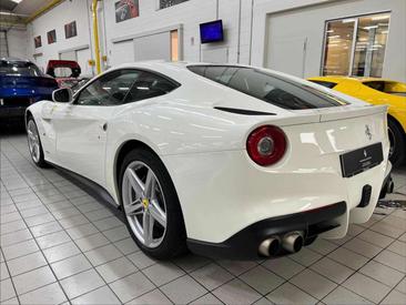 Ferrari F12 Berlinetta — photo 3