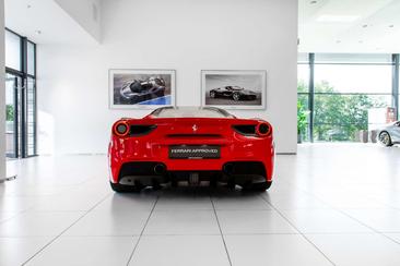Ferrari 488 GTB — photo 37