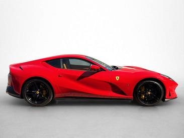 Ferrari 812 Superfast — photo 3