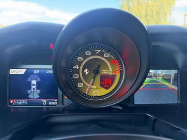 Ferrari 812 Superfast — photo 22