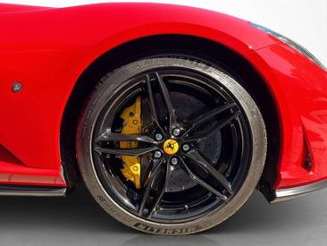 Ferrari 812 Superfast — photo 9