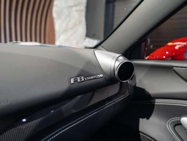 Ferrari F8 Tributo — photo 21