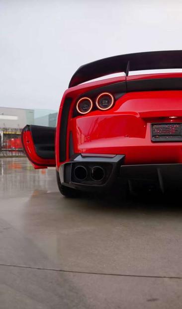 Ferrari 812 Superfast — photo 12