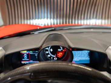 Ferrari F8 Tributo — photo 32