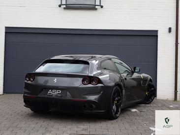Ferrari GTC4Lusso T — photo 3