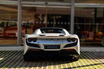 Ferrari F8 Spider — photo 6