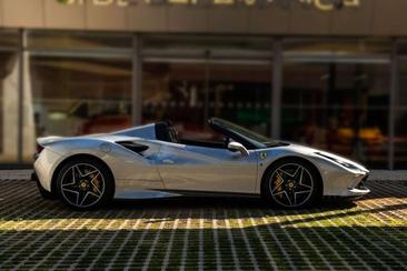 Ferrari F8 Spider — photo 9