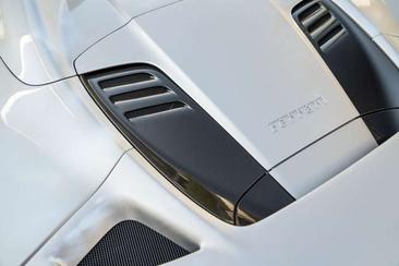 Ferrari F8 Spider — photo 17