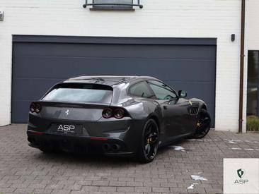 Ferrari GTC4Lusso T — photo 29