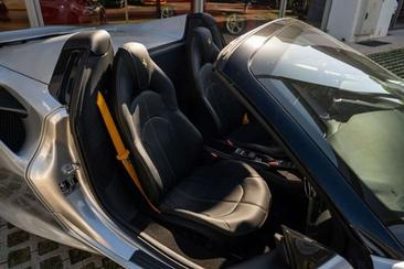 Ferrari F8 Spider — photo 26
