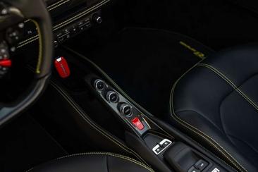 Ferrari F8 Spider — photo 31