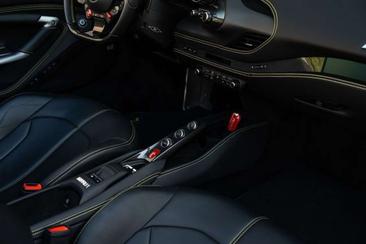 Ferrari F8 Spider — photo 32