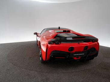 Ferrari SF90 Stradale — photo 18