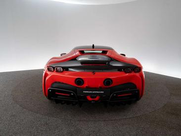 Ferrari SF90 Stradale — photo 19