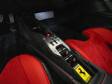 Ferrari SF90 Spider — photo 22