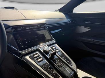 Aston Martin Vantage V8 — photo 11