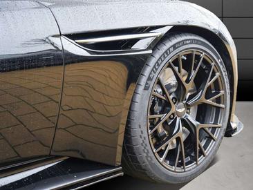Aston Martin DB12 V8 — photo 9