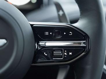 Aston Martin DB12 V8 — photo 21