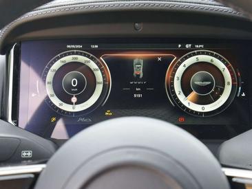 Aston Martin DB12 V8 — photo 6