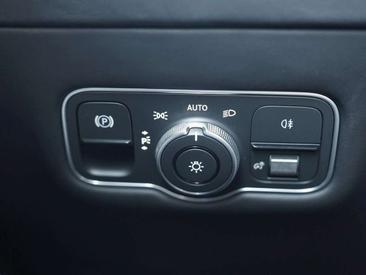 Aston Martin DB12 V8 — photo 24