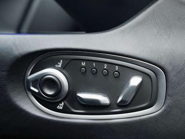 Aston Martin DB12 V8 — photo 19