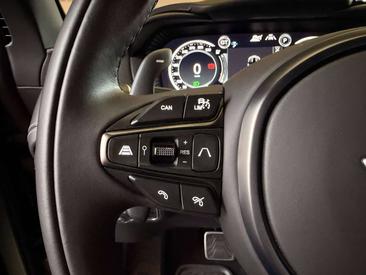 Aston Martin DBX 707 — photo 9