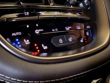 Aston Martin DBX 707 — photo 11