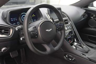 Aston Martin DB11 V8 — photo 10