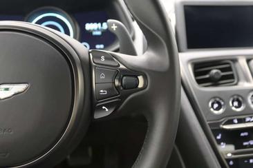 Aston Martin DB11 V8 — photo 12