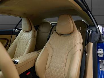 Aston Martin DB12 V8 — photo 12