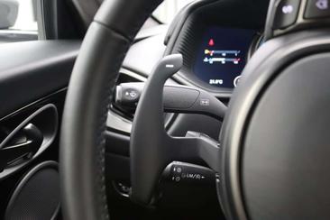 Aston Martin DB11 V8 — photo 13
