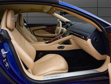 Aston Martin DB12 V8 — photo 14