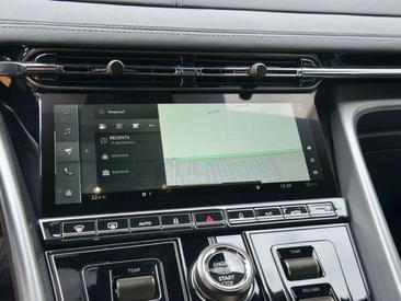 Aston Martin DB12 V8 — photo 19