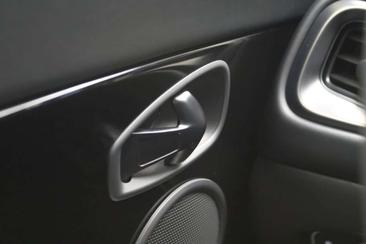 Aston Martin DB11 V8 — photo 17