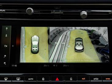 Aston Martin DB12 V8 — photo 17