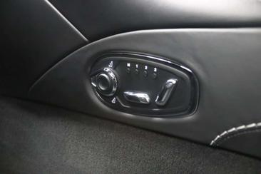 Aston Martin DB11 V8 — photo 18