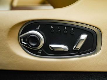 Aston Martin DB12 V8 — photo 19