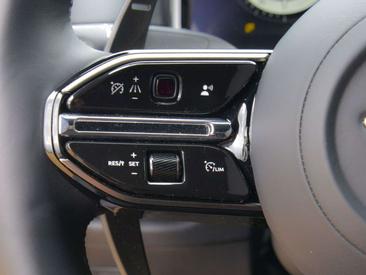Aston Martin DB12 V8 — photo 23