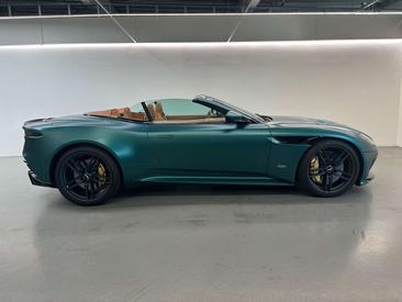 Aston Martin DBS Superleggera V12 — photo 6