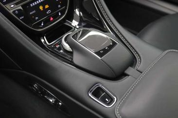 Aston Martin DB11 V8 — photo 23