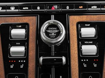 Aston Martin DB12 V8 — photo 24