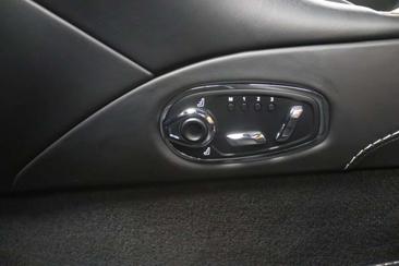 Aston Martin DB11 V8 — photo 24